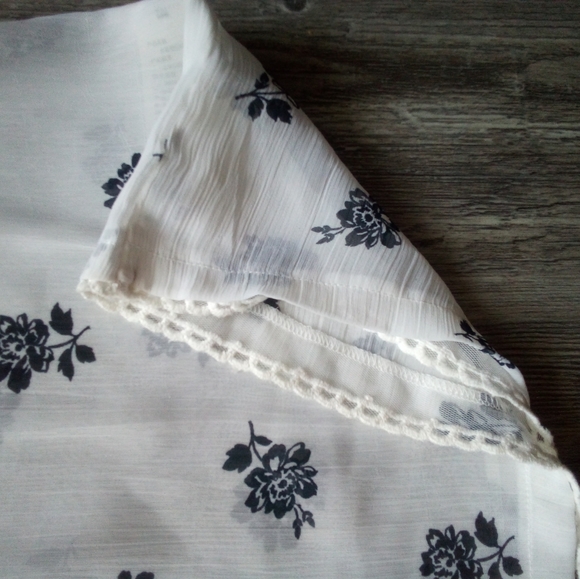 Abercrombie and Fitch Blouse - Picture 3 of 6